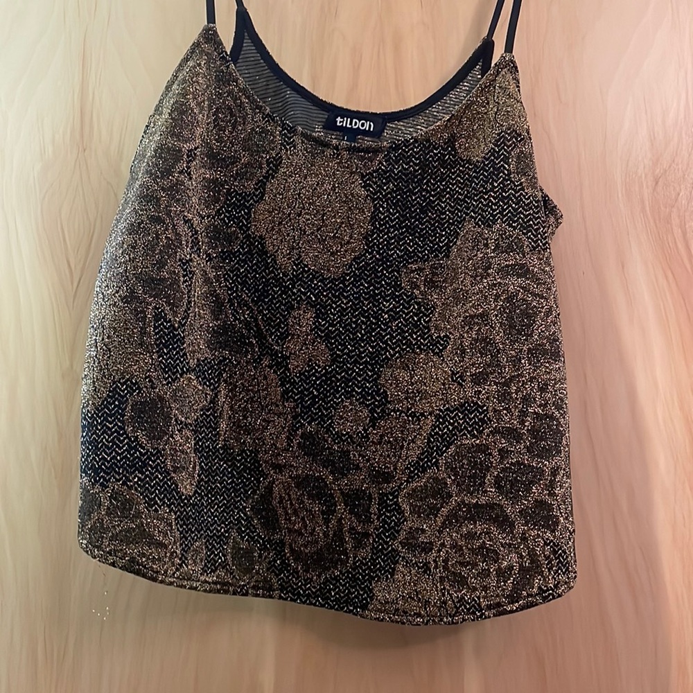 Brand: tildon. Size small. Black and gold mesh color.  Too tip style shirt